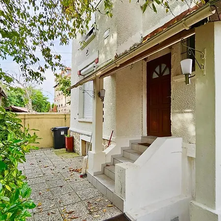 Style Hoteliere Dans Partage, La Zen Proxy Paris, Stade De France Apartment Epinay-sur-Seine