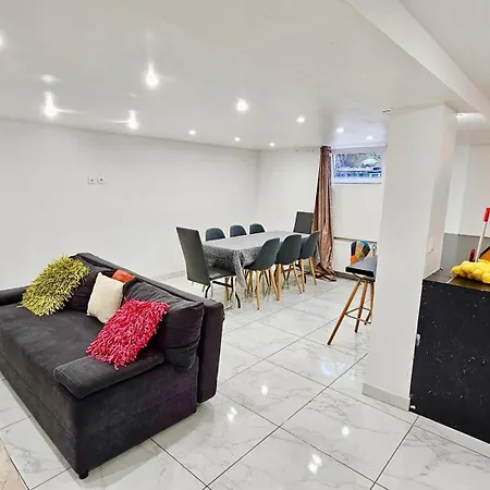 Apartment Style Hoteliere Dans Partage, La Zen Proxy Paris, Stade De France Epinay-sur-Seine